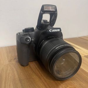 Canon EOS Rebel XS Black EF-S 18-55mm IS Lens Kit - Black